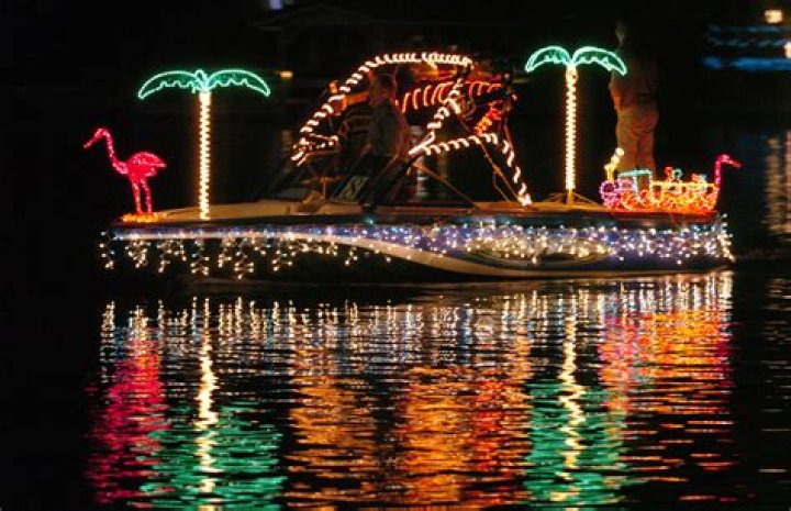 🚤 Boynton Beach & Delray Beach Annual Holiday Boat Parade | Macaroni KID Boynton Beach