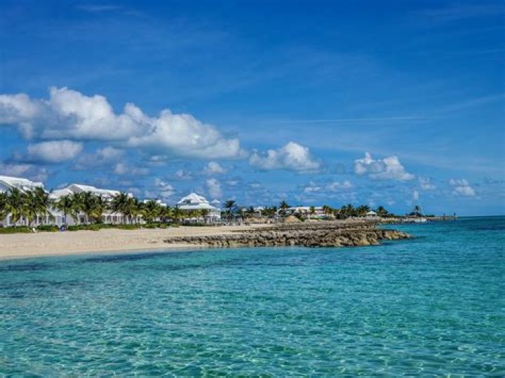Can anyone live in the Bahamas
