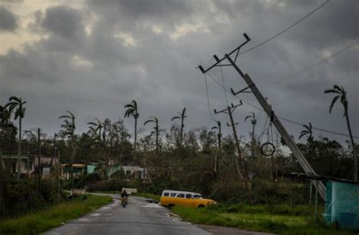 
Cuba without electricity after Hurricane Ian hammers power grid 