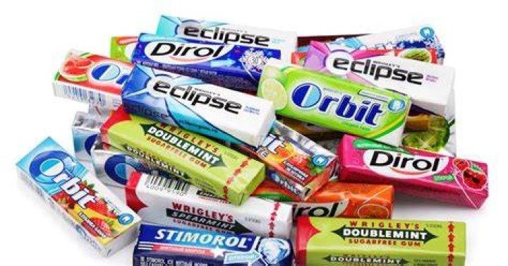 Does bubble gum have plastic in it