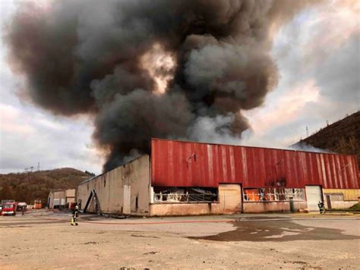 
Fire breaks out at recycling plant in Richmond, Indiana, sparks more than 2000 evacuations 