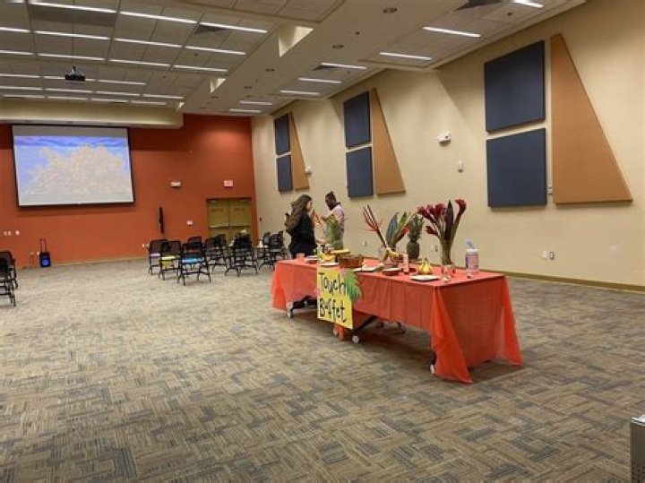 Hello Neighbor: Hagen Ranch Road Library Children's Department Staff | Macaroni KID Boynton Beach