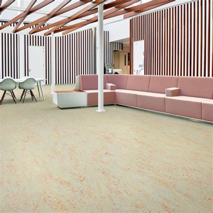 How do you clean a Marmoleum click