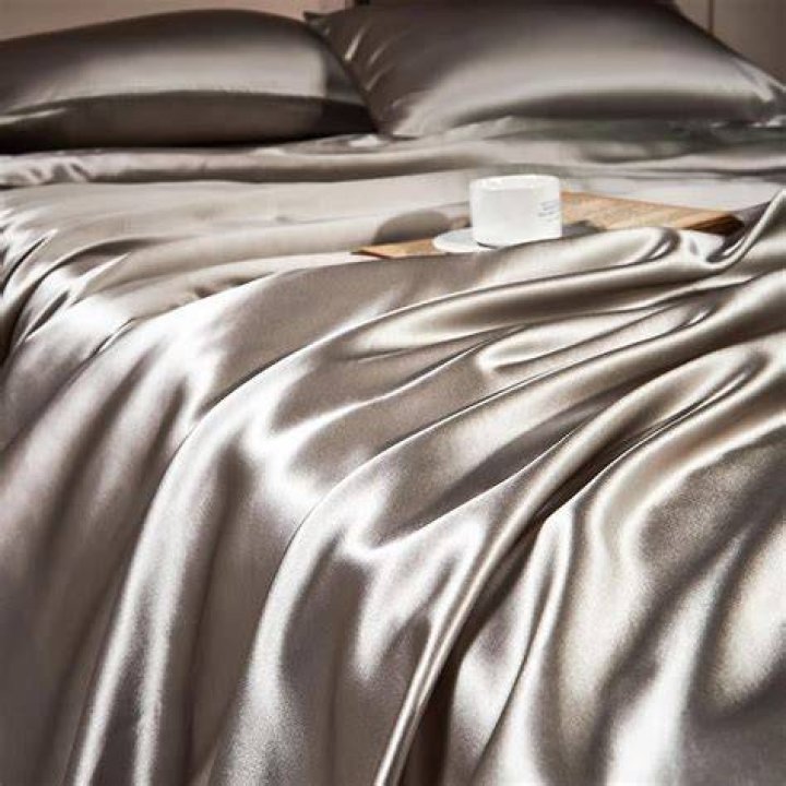How do you clean a raw silk duvet