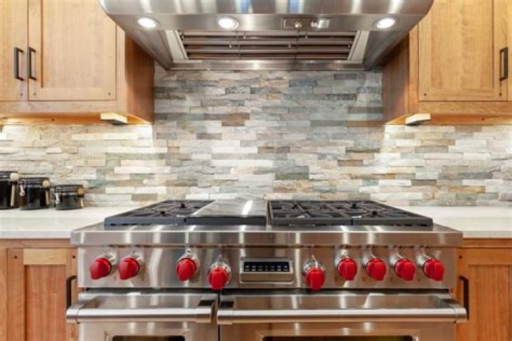 How much does it cost to do a backsplash