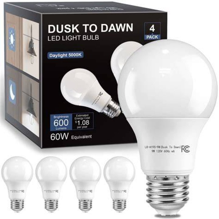 What are dusk to dawn light bulbs