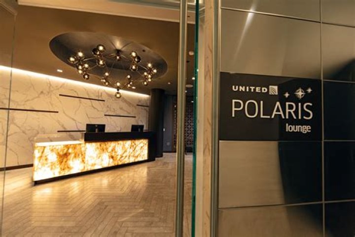 When can I use Polaris Lounge