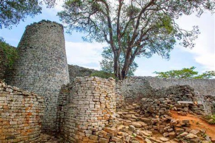 When was Great Zimbabwe built